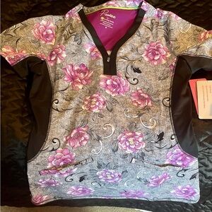 NWT scrub top Healing Hands Sz M